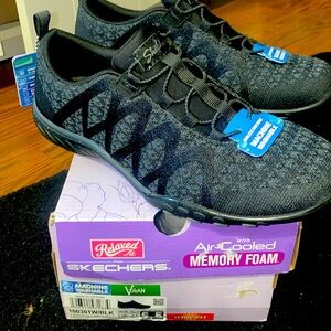 NWT SKECHERS Relaxed Fit® Breathe Easy Infi-Knity Women's Slip-On Shoes